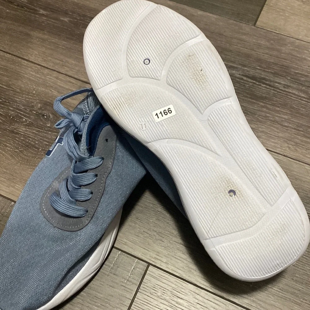 NWT! Hind Blue‎ Sneakers